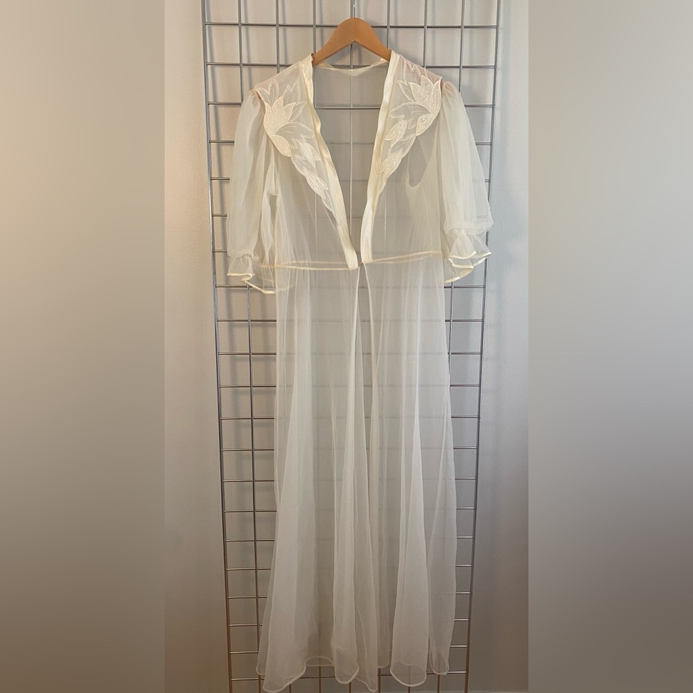 Vintage unbranded sheer robe